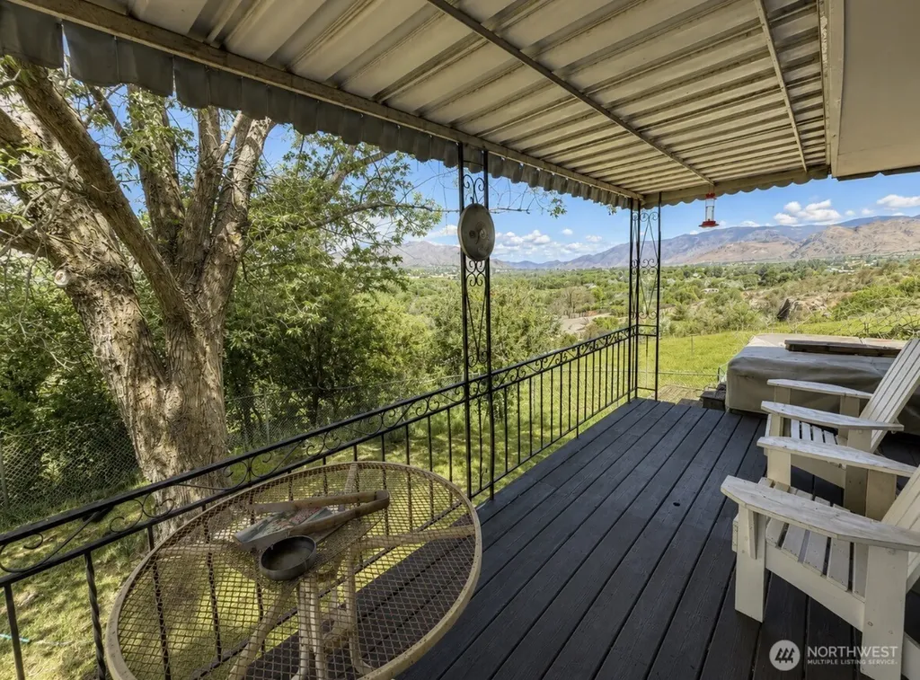 16 Mossy Rock Road Oroville WA 98844