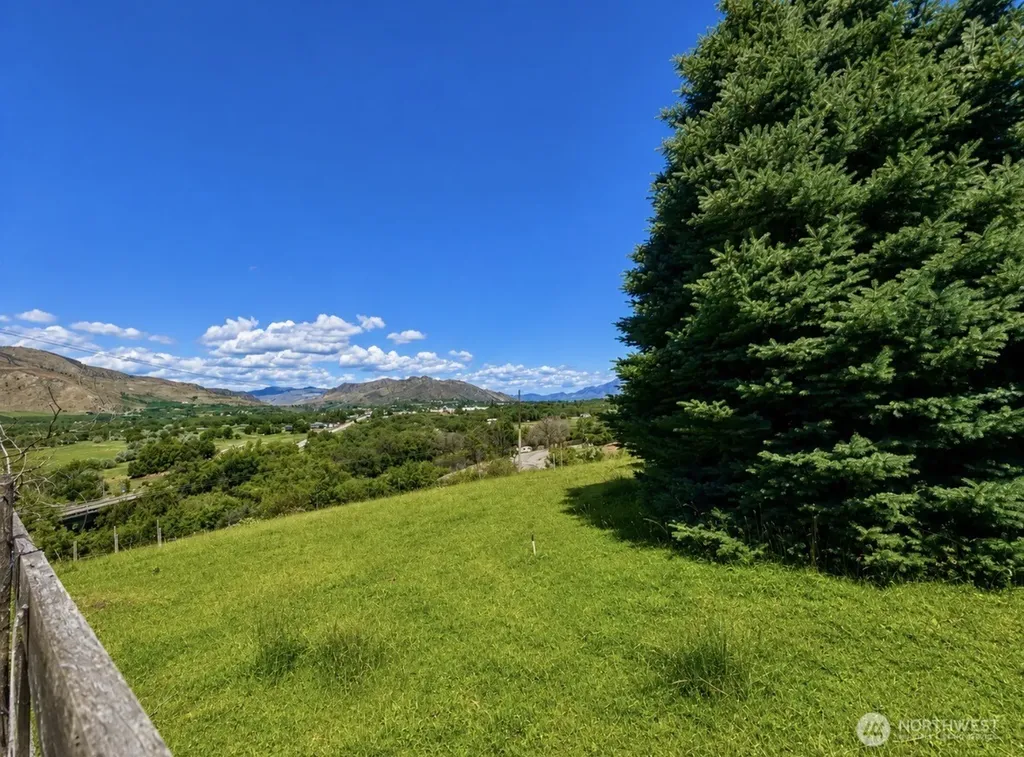 16 Mossy Rock Road Oroville WA 98844