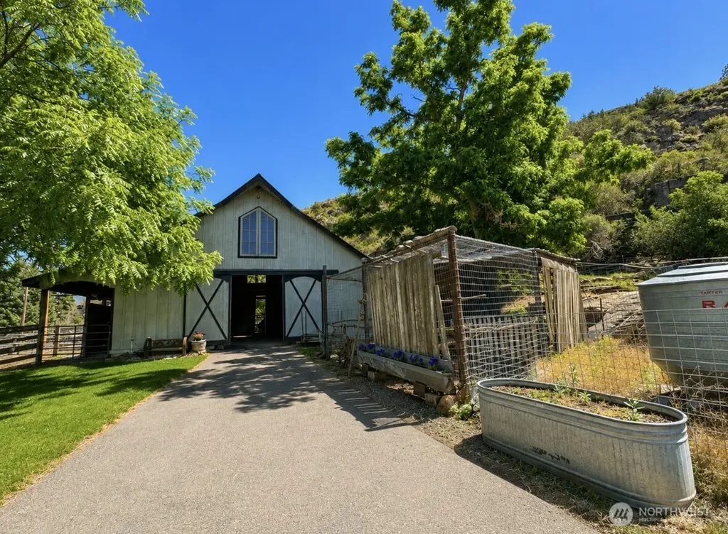 16 Mossy Rock Road Oroville WA 98844