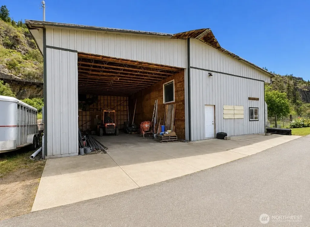 16 Mossy Rock Road Oroville WA 98844