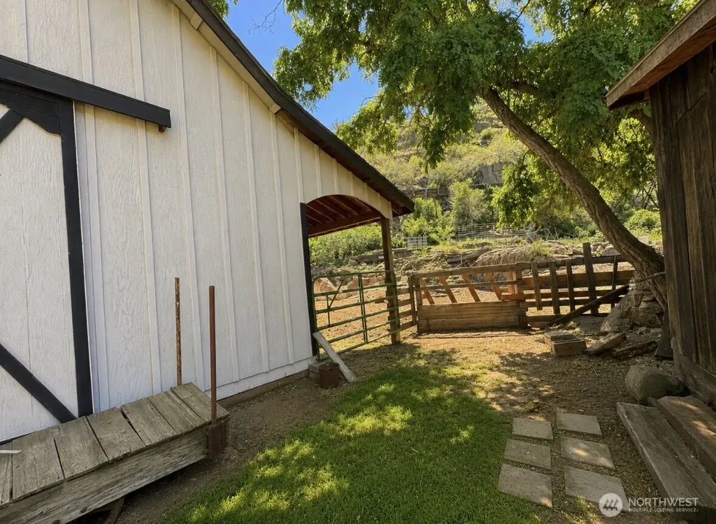 16 Mossy Rock Road Oroville WA 98844