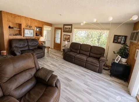 16 Mossy Rock Road Oroville WA 98844