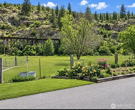 16 Mossy Rock Road Oroville WA 98844