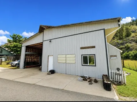 16 Mossy Rock Road Oroville WA 98844
