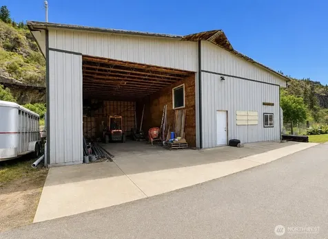 16 Mossy Rock Road Oroville WA 98844