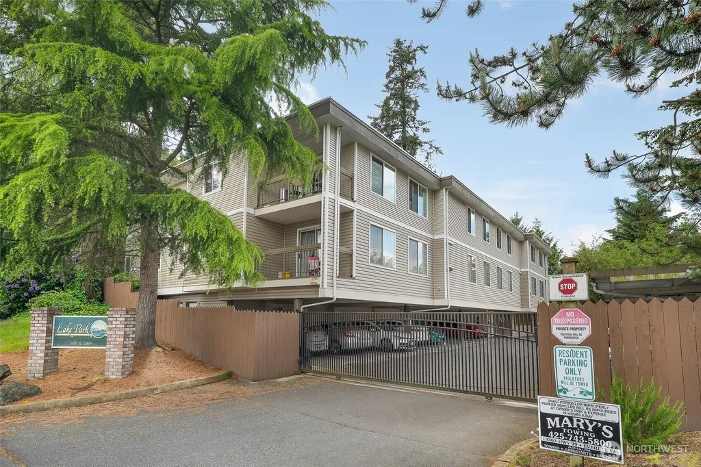 1475 N 200th Street Shoreline WA 98133