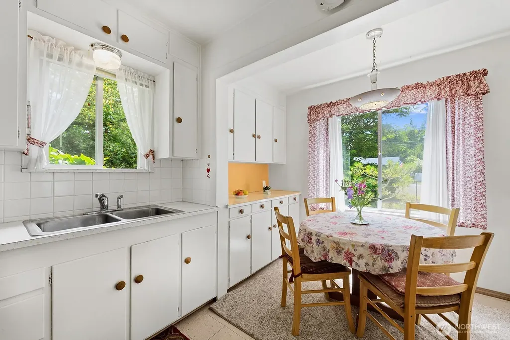 236 SW 131st Street Burien WA 98146