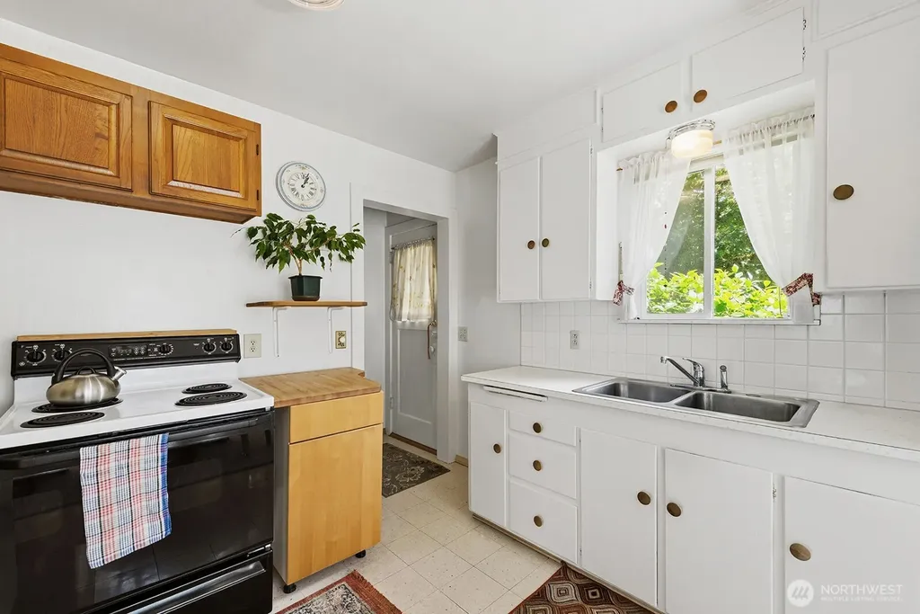 236 SW 131st Street Burien WA 98146
