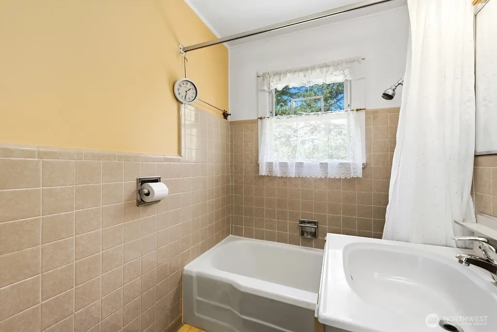 236 SW 131st Street Burien WA 98146