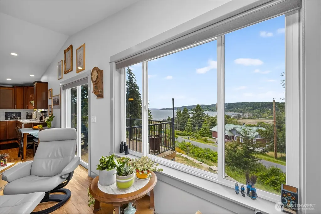 2729 Van Dee Avenue Greenbank WA 98253