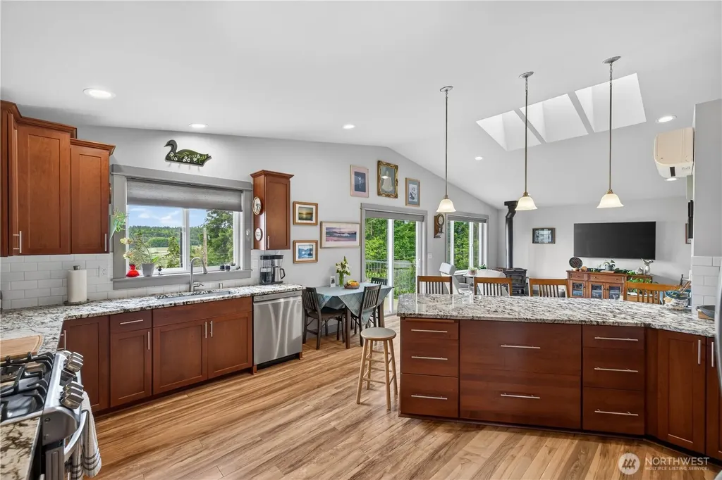 2729 Van Dee Avenue Greenbank WA 98253