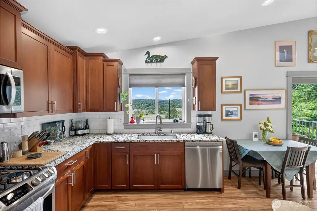 2729 Van Dee Avenue Greenbank WA 98253