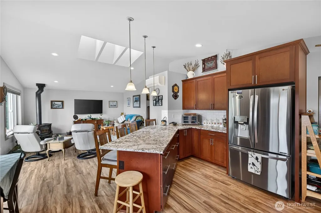 2729 Van Dee Avenue Greenbank WA 98253