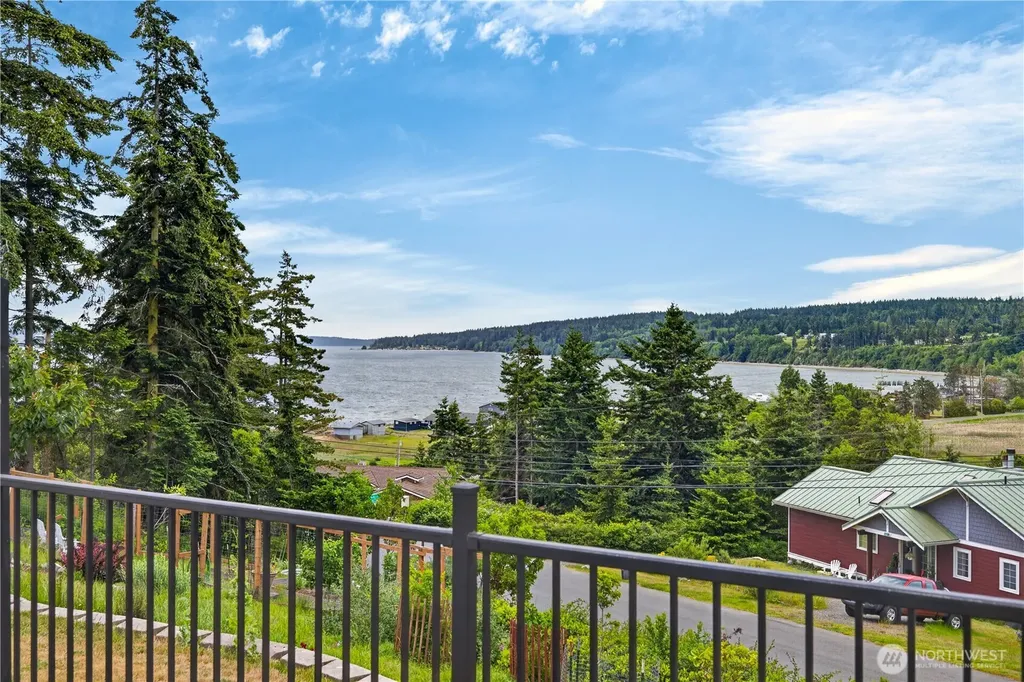 2729 Van Dee Avenue Greenbank WA 98253