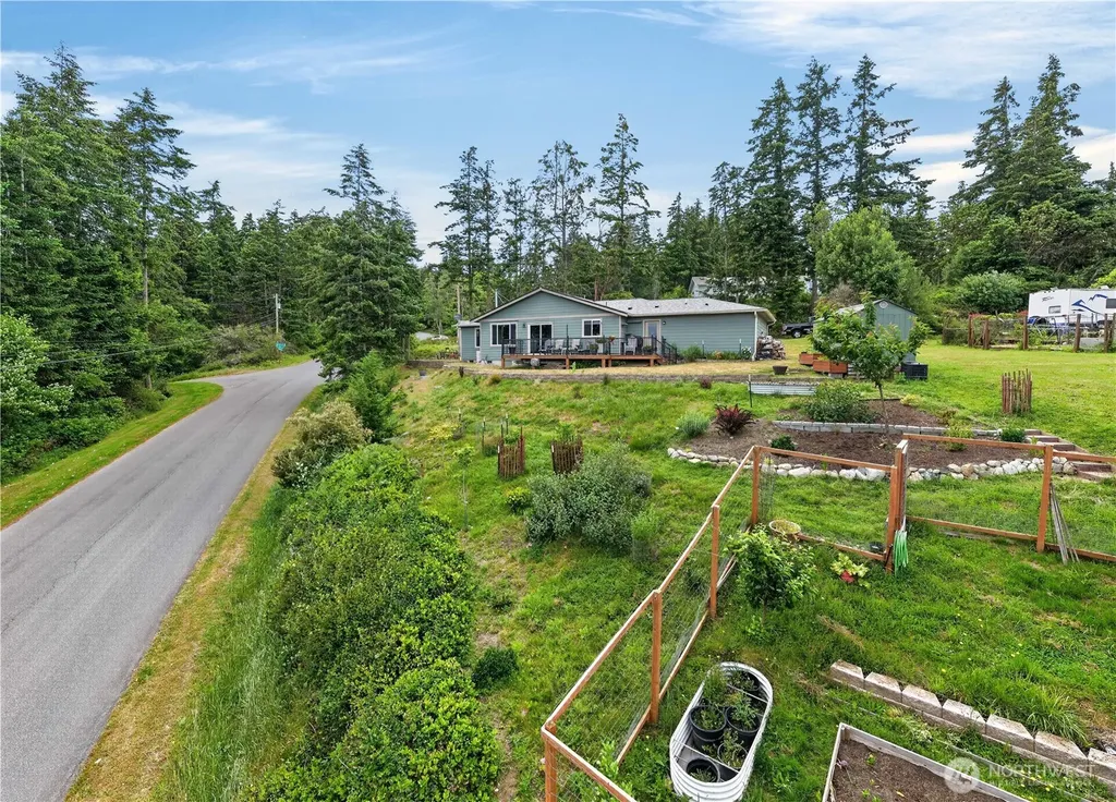2729 Van Dee Avenue Greenbank WA 98253
