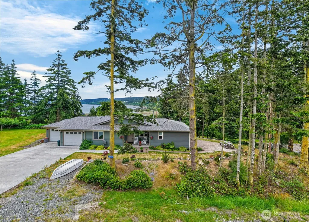 2729 Van Dee Avenue Greenbank WA 98253