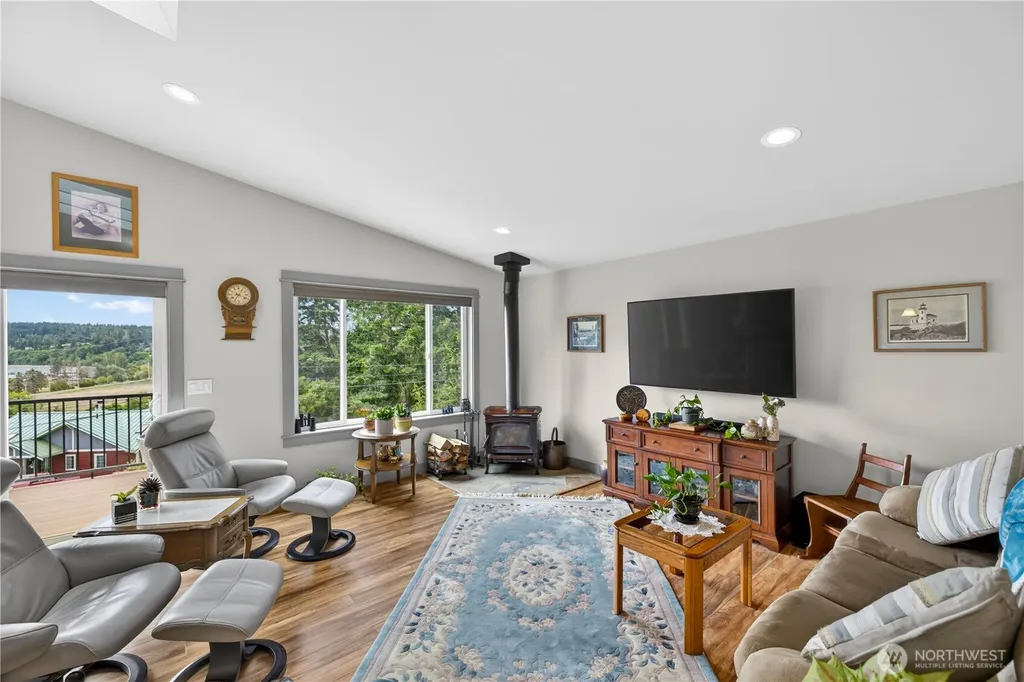 2729 Van Dee Avenue Greenbank WA 98253