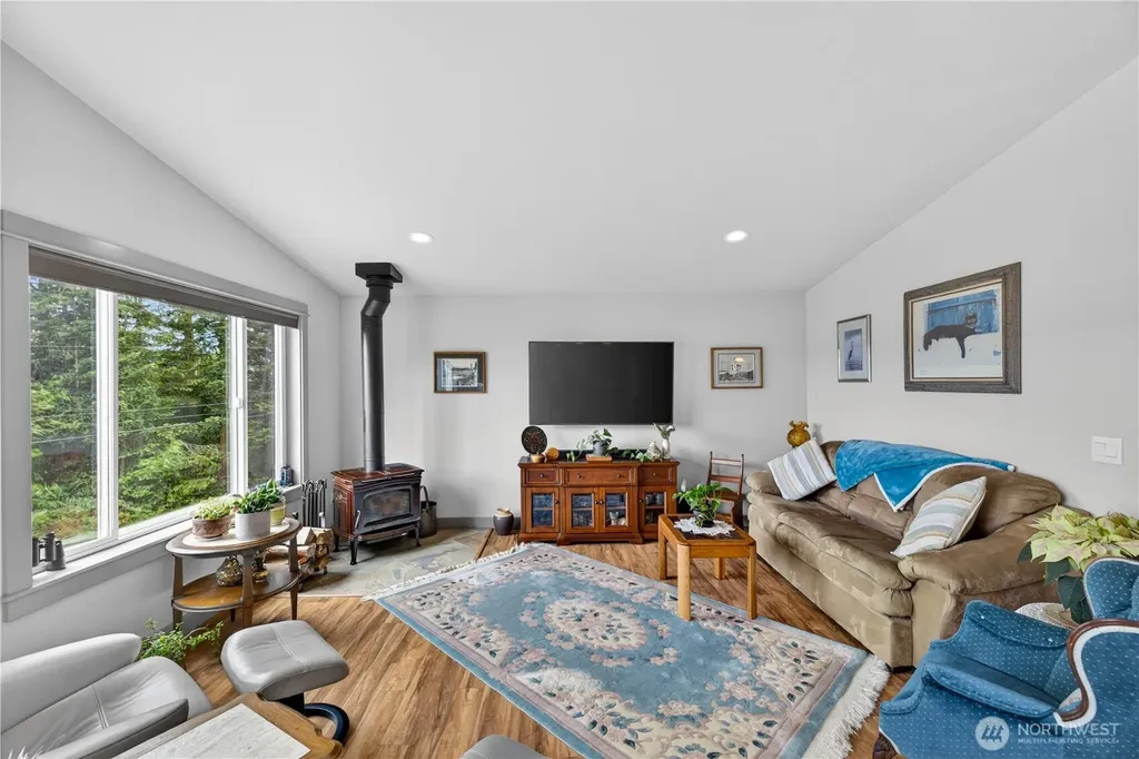 2729 Van Dee Avenue Greenbank WA 98253