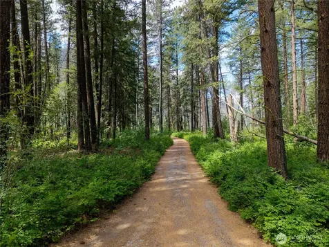 27 Kumm Road Mazama WA 98833
