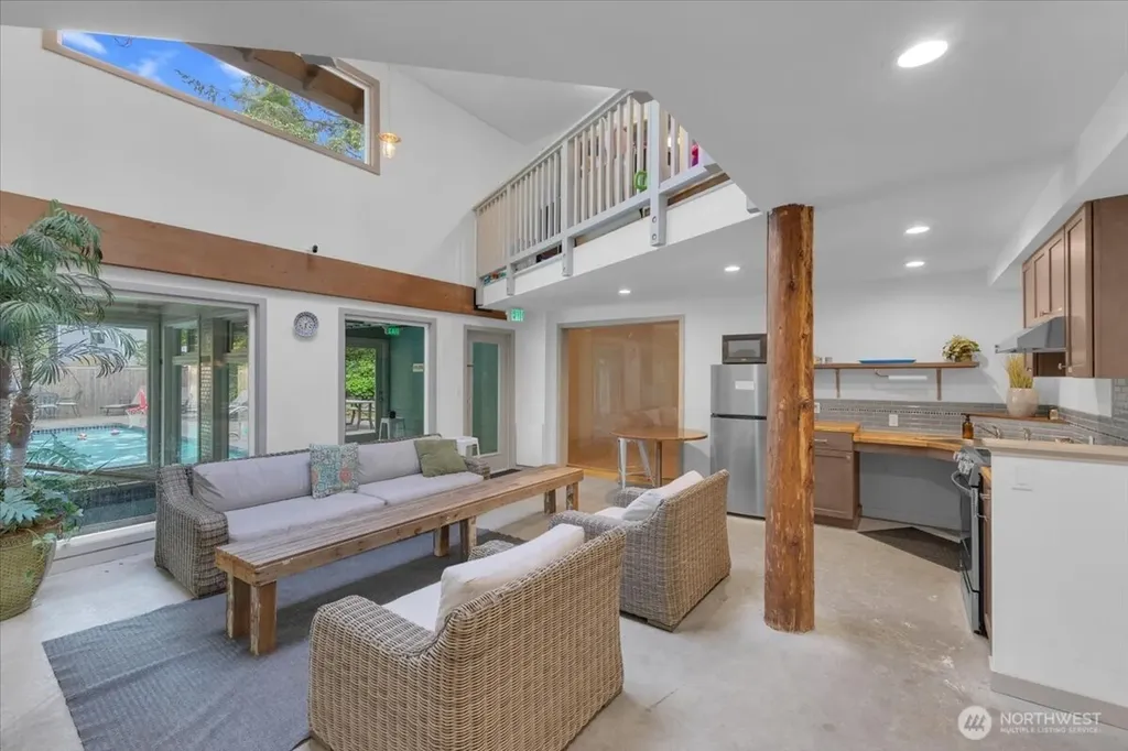 823 N 161st Place Shoreline WA 98133
