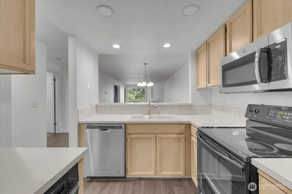 823 N 161st Place Shoreline WA 98133