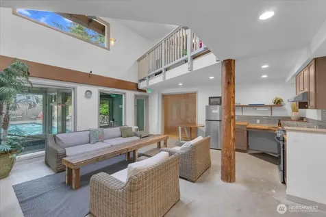 823 N 161st Place Shoreline WA 98133