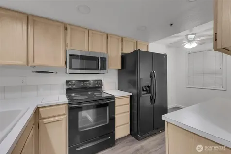 823 N 161st Place Shoreline WA 98133