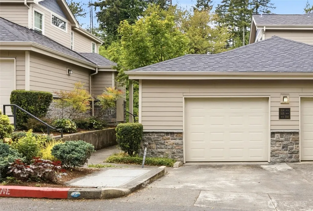 4323 Issaquah-pine Lake Road SE Sammamish WA 98075