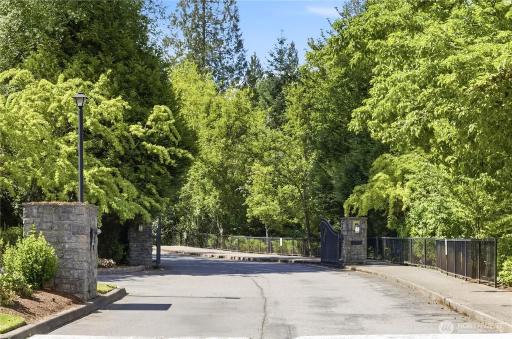 4323 Issaquah-pine Lake Road SE Sammamish WA 98075