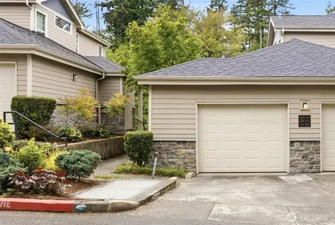 4323 Issaquah-pine Lake Road SE Sammamish WA 98075