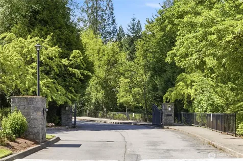 4323 Issaquah-pine Lake Road SE Sammamish WA 98075