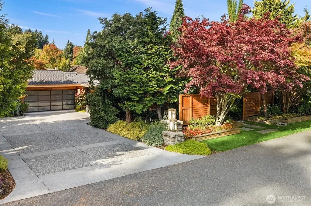 3033 Fairweather Place Hunts Point WA 98004