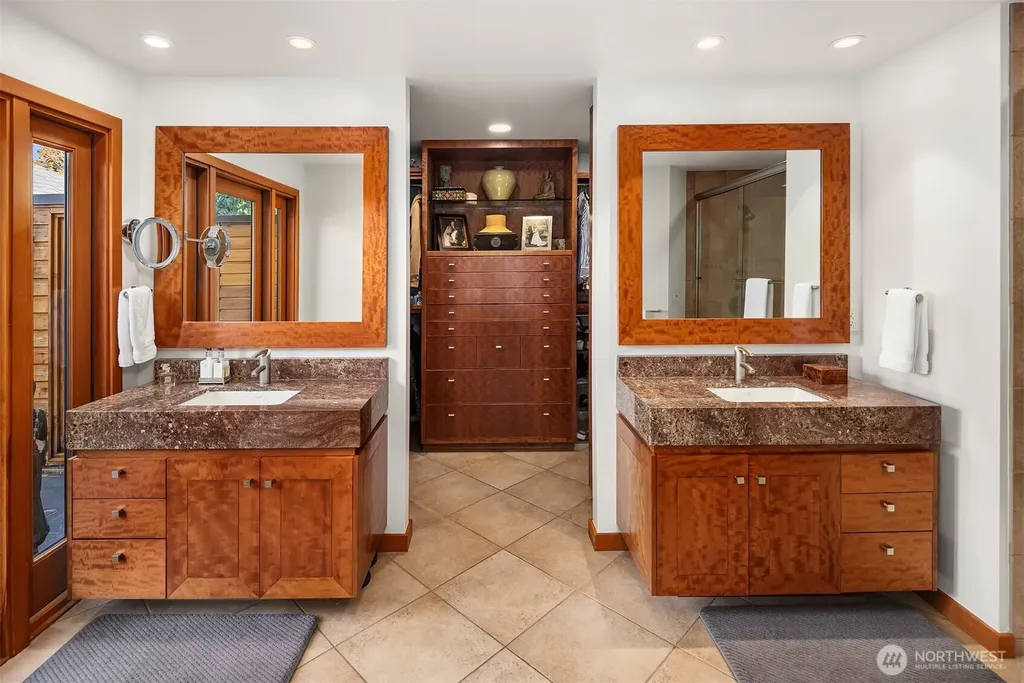 3033 Fairweather Place Hunts Point WA 98004