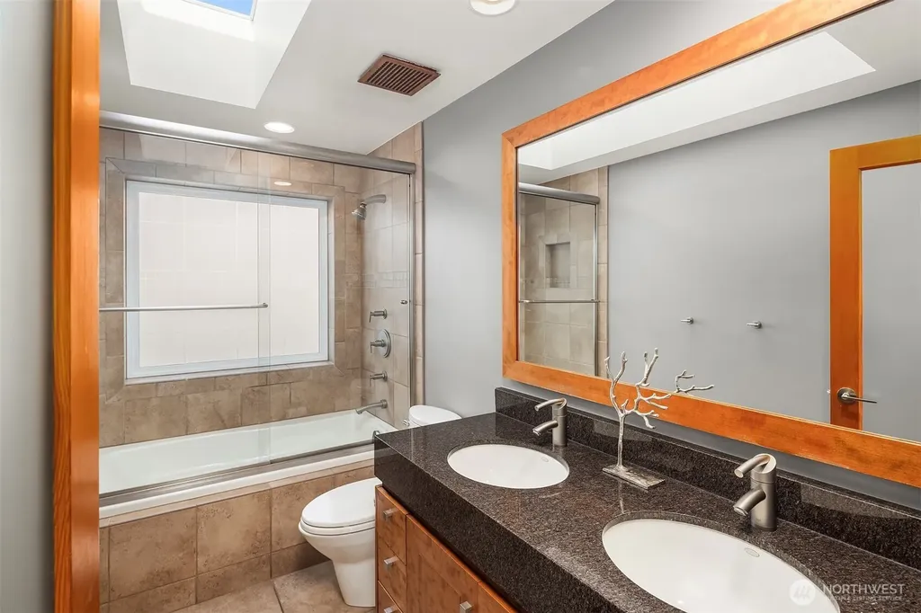 3033 Fairweather Place Hunts Point WA 98004