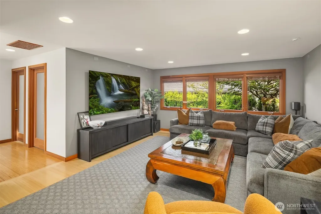 3033 Fairweather Place Hunts Point WA 98004