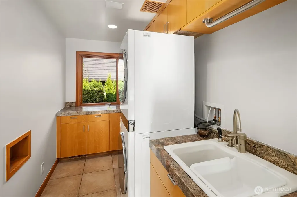 3033 Fairweather Place Hunts Point WA 98004