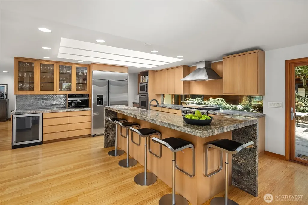 3033 Fairweather Place Hunts Point WA 98004