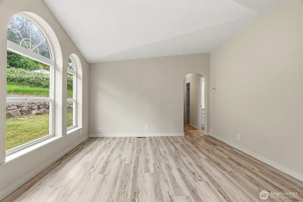 221 Parker Place Kelso WA 98611
