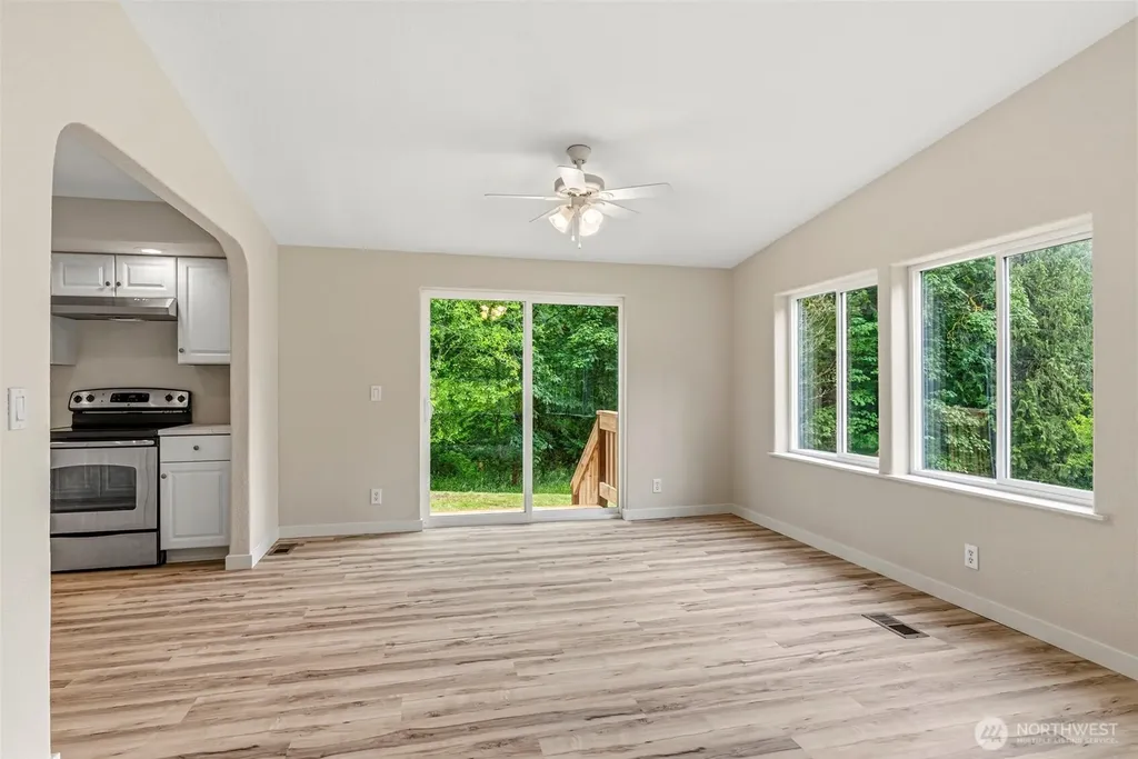 221 Parker Place Kelso WA 98611