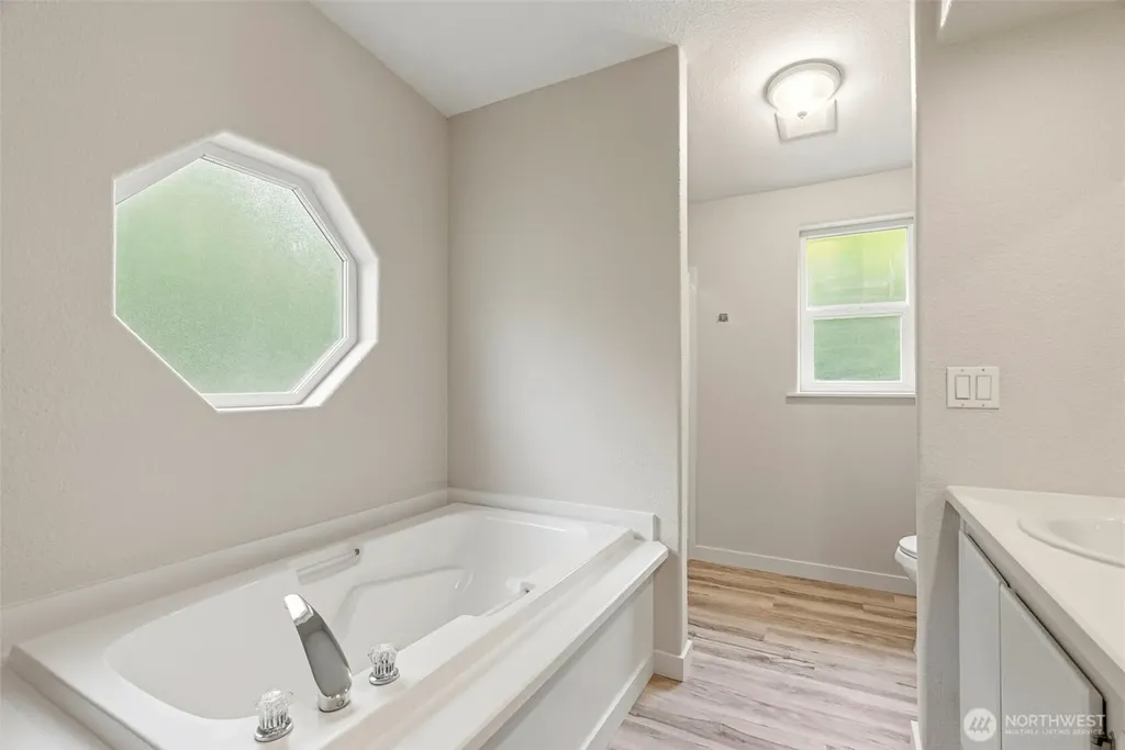 221 Parker Place Kelso WA 98611