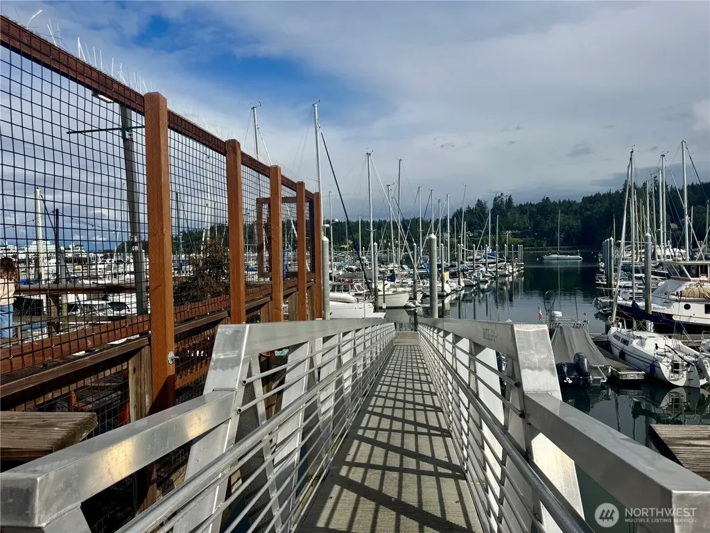 141 Parfitt Way SW Bainbridge Island WA 98110