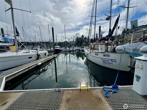141 Parfitt Way SW Bainbridge Island WA 98110