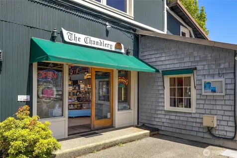 141 Parfitt Way SW Bainbridge Island WA 98110
