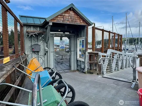141 Parfitt Way SW Bainbridge Island WA 98110
