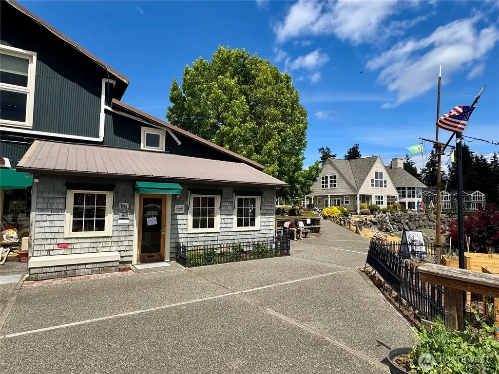 141 Parfitt Way SW Bainbridge Island WA 98110