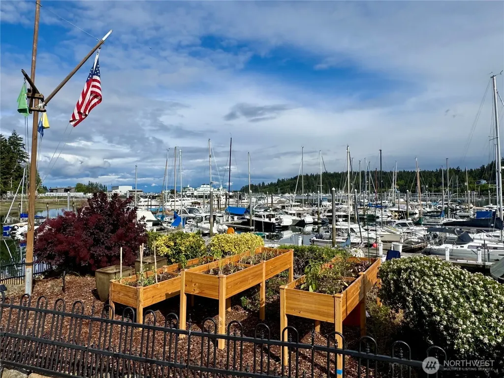 141 Parfitt Way SW Bainbridge Island WA 98110