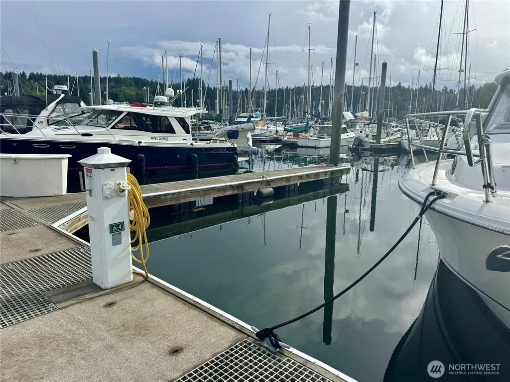 141 Parfitt Way SW Bainbridge Island WA 98110