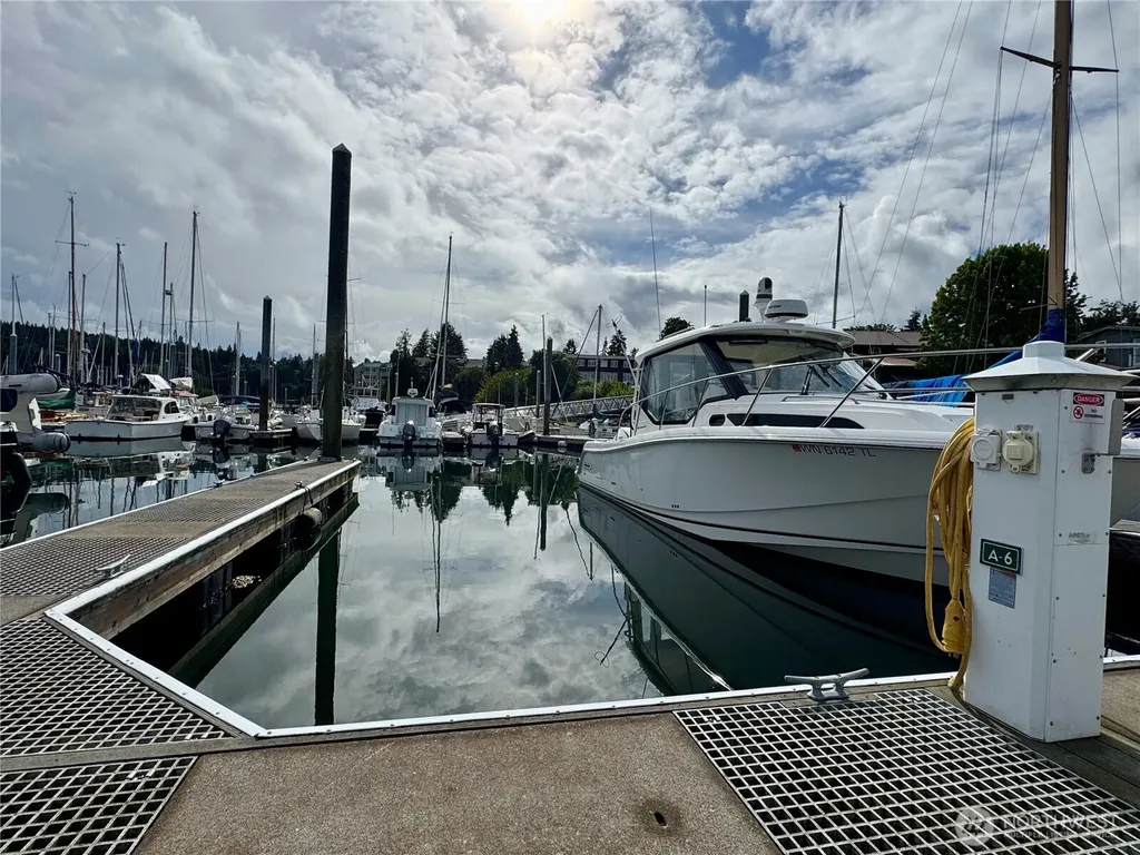 141 Parfitt Way SW Bainbridge Island WA 98110
