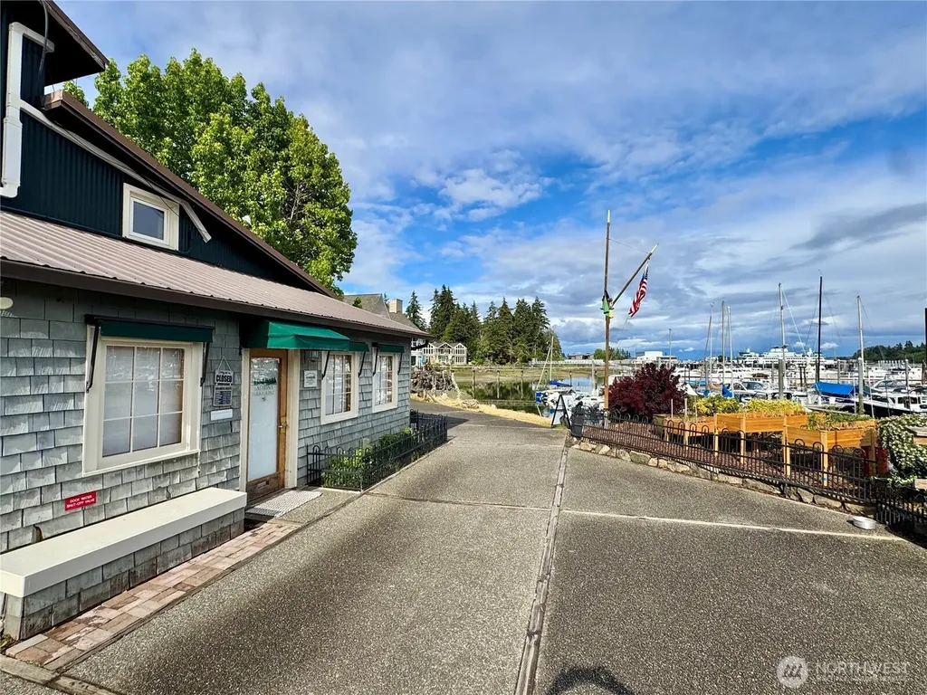 141 Parfitt Way SW Bainbridge Island WA 98110