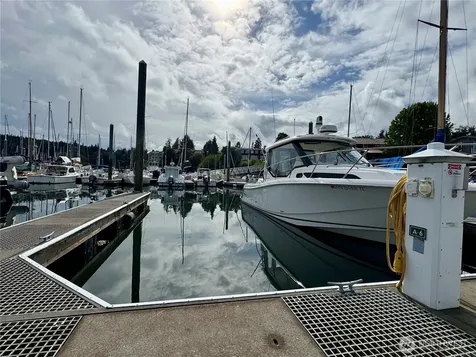 141 Parfitt Way SW Bainbridge Island WA 98110